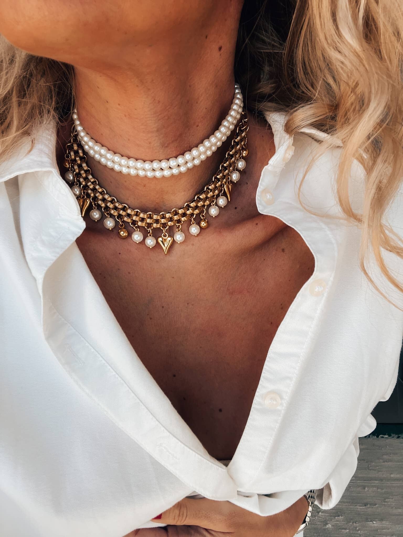 White pearls double choker and gold chain necklace