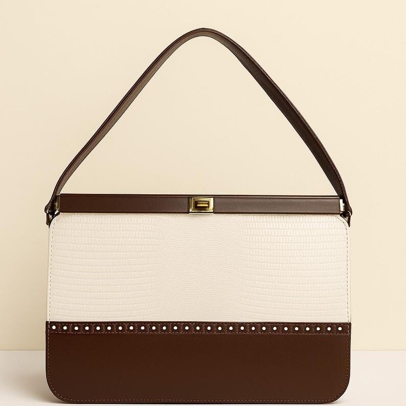 Vintage Air Step Handtasche aus den 1960er Jahren, braun-cremefarben, strukturiert – mit Krokodilprägung – goldfarbener Rahmen – Henkeltasche im Mid-Century-Stil