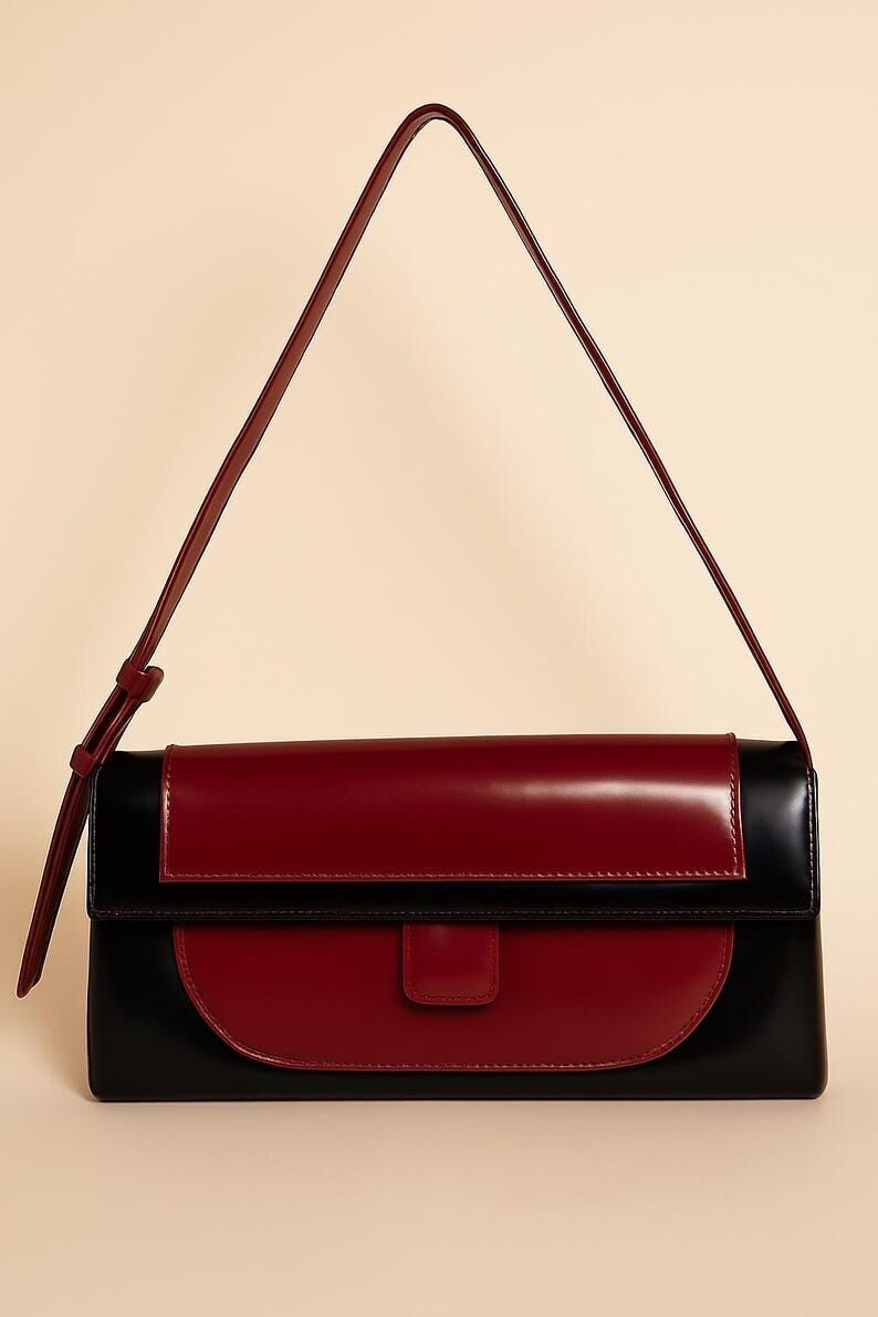 Vintage-Schultertasche aus schwarzem und burgunderrotem Lackleder aus den 1960er Jahren