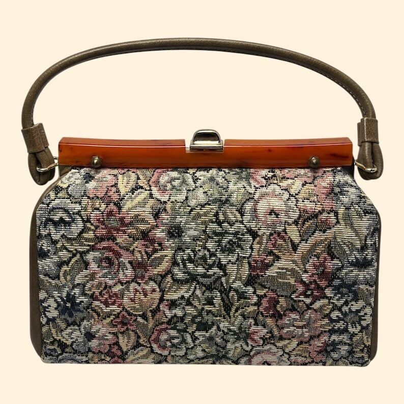 Vintage-Handtasche von Dover aus den 1960er Jahren mit floralem Gobelinmuster, Schildpatt-Acrylglasrahmen und braunem Kunstlederbesatz.