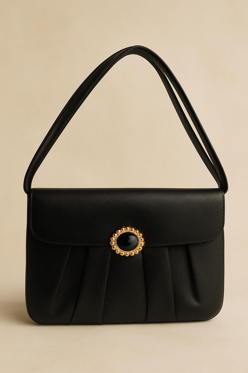 Vintage Prestige Handtasche aus den 1960er Jahren, schwarz, strukturiert, mit goldenem Cabochon-Verschluss, Mid-Century-Modern-Abendtasche