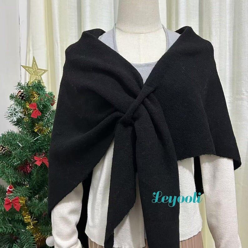 Scialle in misto lana nera fatto a mano: sciarpa invernale minimalista