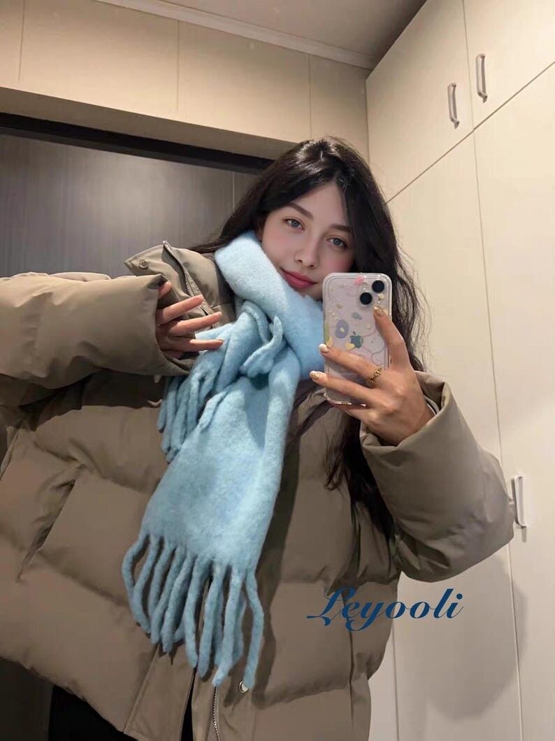 Bufanda de mezcla de lana azul cielo: chal de invierno tejido a mano