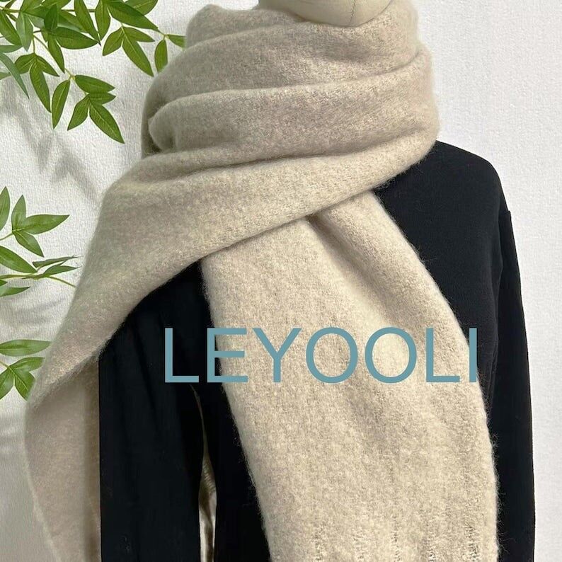 Bufanda de punto de mohair gris: chal de invierno suave y cálido con borlas