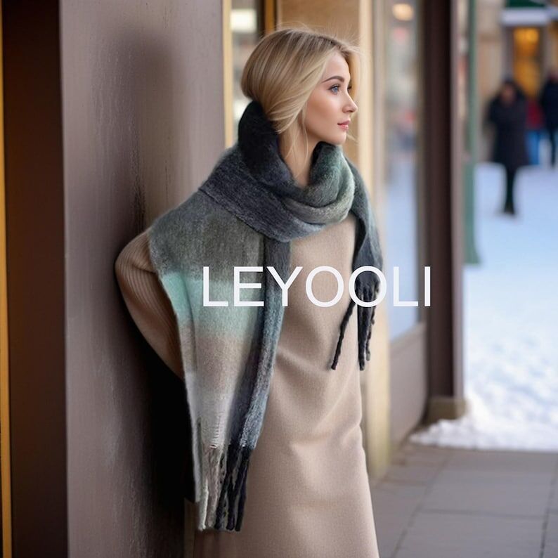 Sciarpa in mohair a quadri verdi, classico scialle caldo