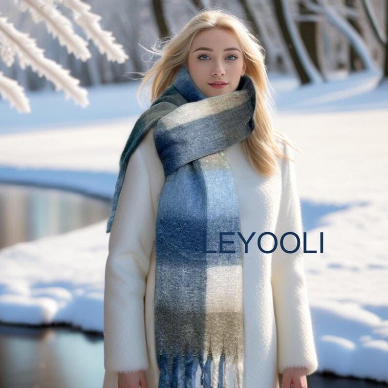 Bufanda de mohair a cuadros azules: un cálido chal de invierno