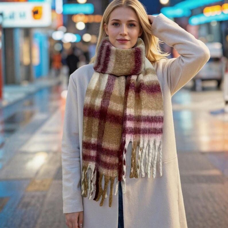 Bufanda cálida de mohair a cuadros beige y rojo vino con borlas