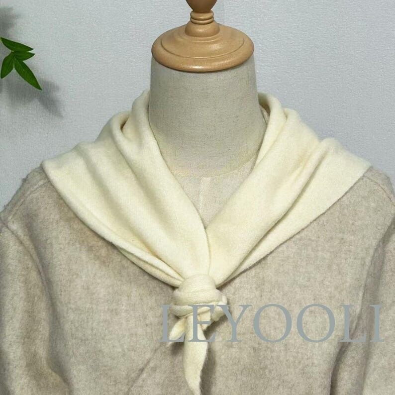 Bufanda triangular de punto blanco: Bandana de invierno de mezcla de lana