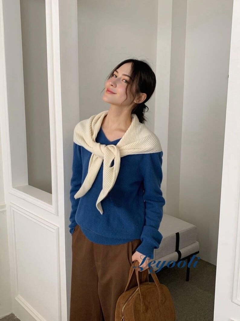 Bufanda triangular de punto blanco crema: suave cuello acanalado