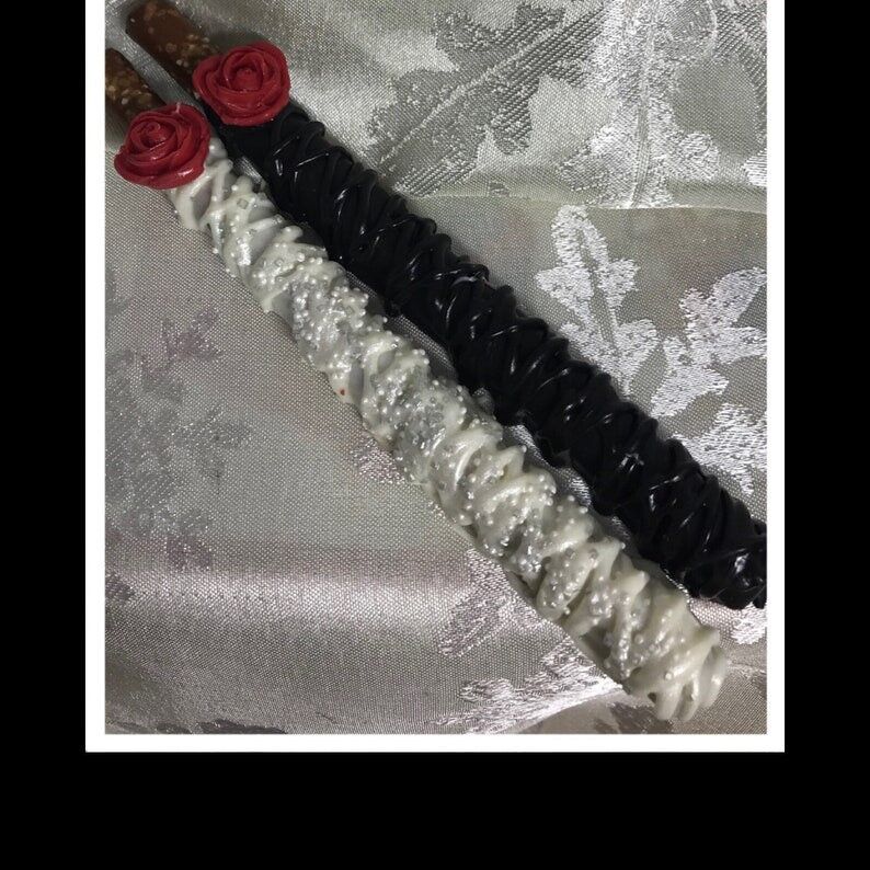 Schokoladenüberzogene Brezeln für Braut und Bräutigam – 12 Sets, 24 Brezeln