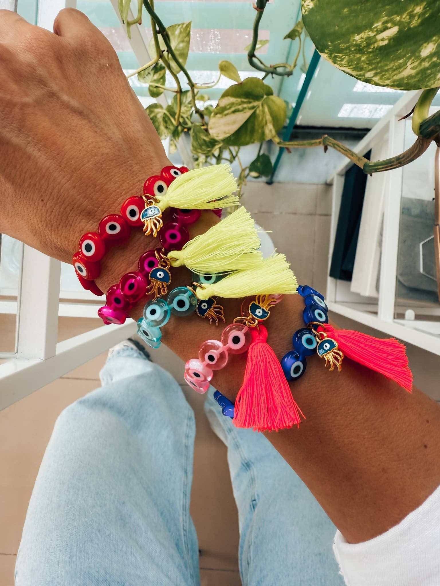 Bracelets multicolores grecs de protection contre le mauvais œil avec méduse