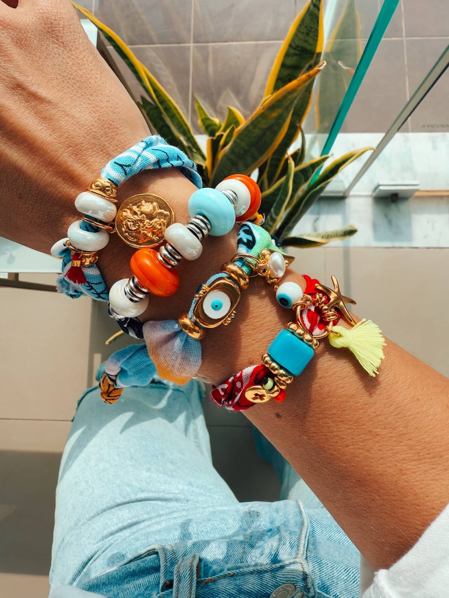 Bracelets bandana d'été avec breloques dorées et argentées