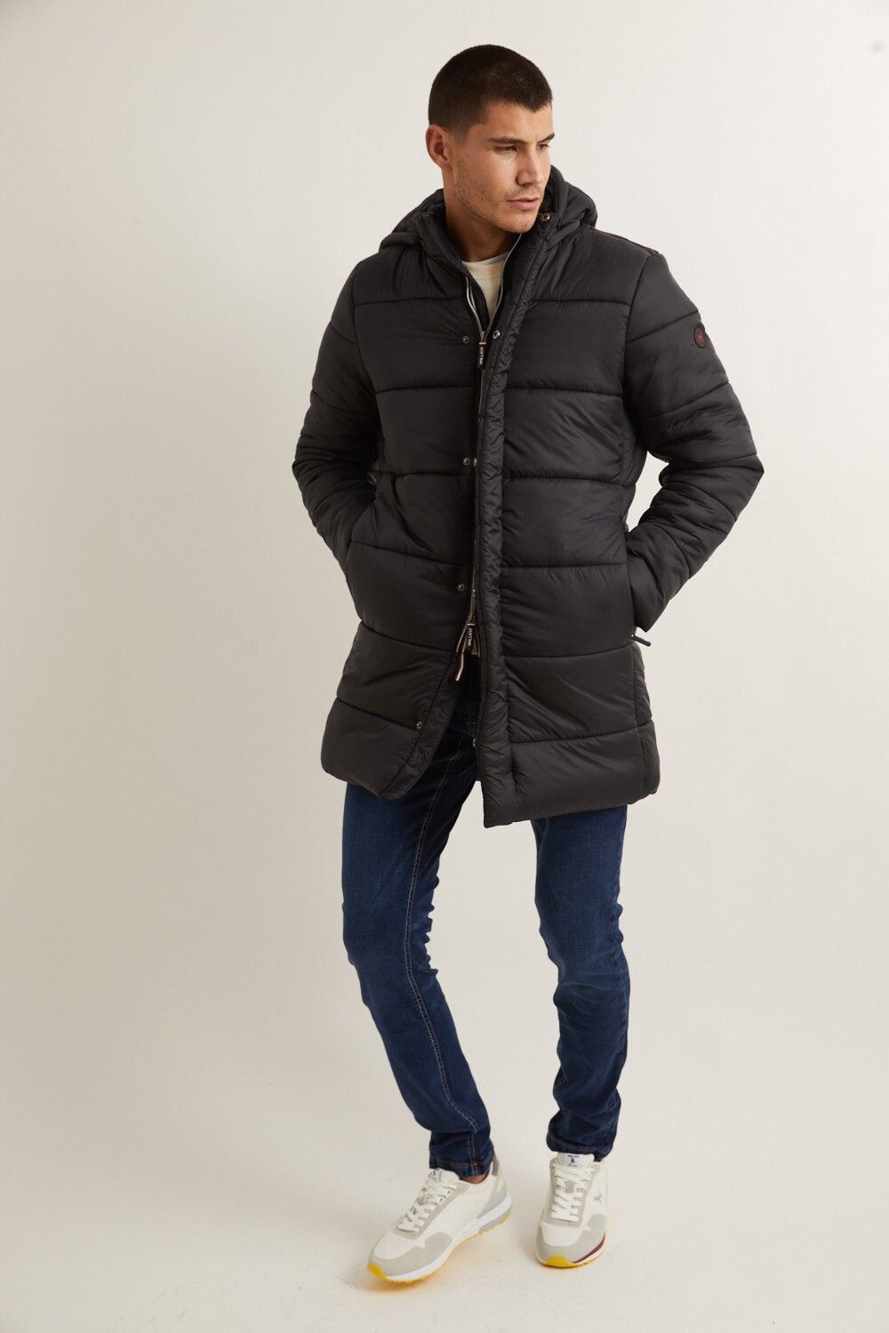 Abrigo Acolchado con Capucha Desmontable Negro