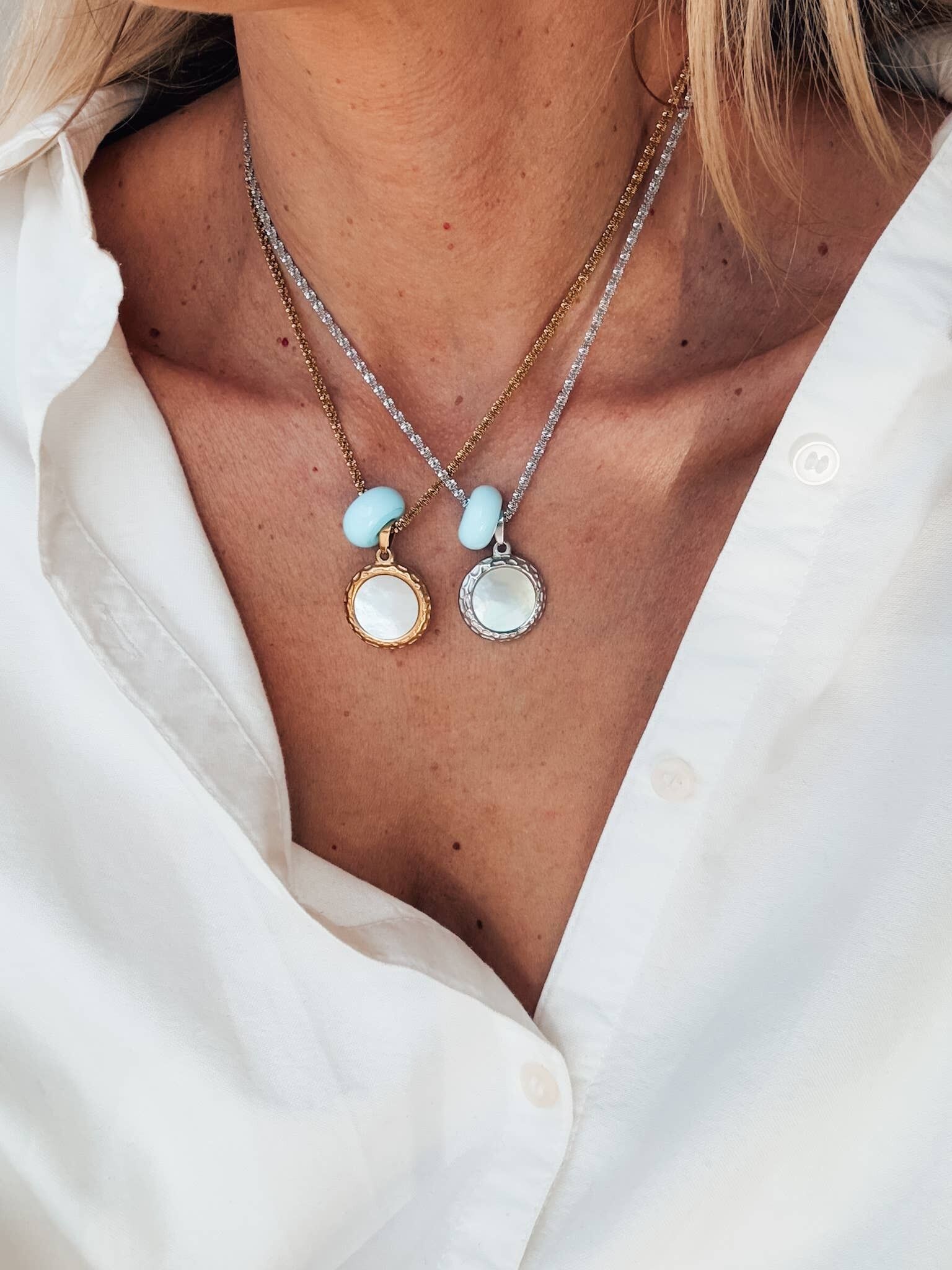 Collar de cadena de cuerda de diamantes con colgante de marfil y cuentas