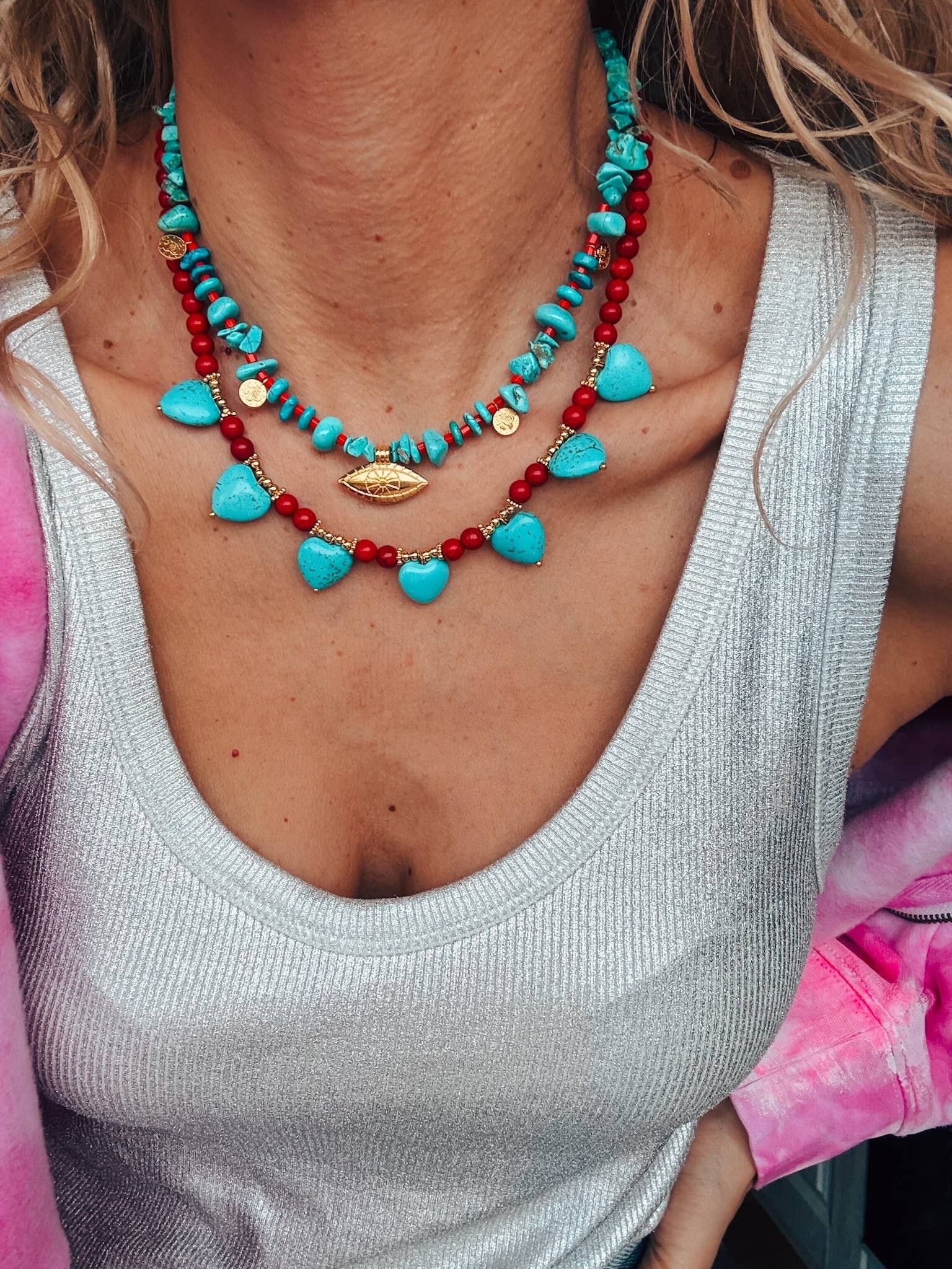Colliers turquoise et howlite rouge – Bijoux bohèmes superposés