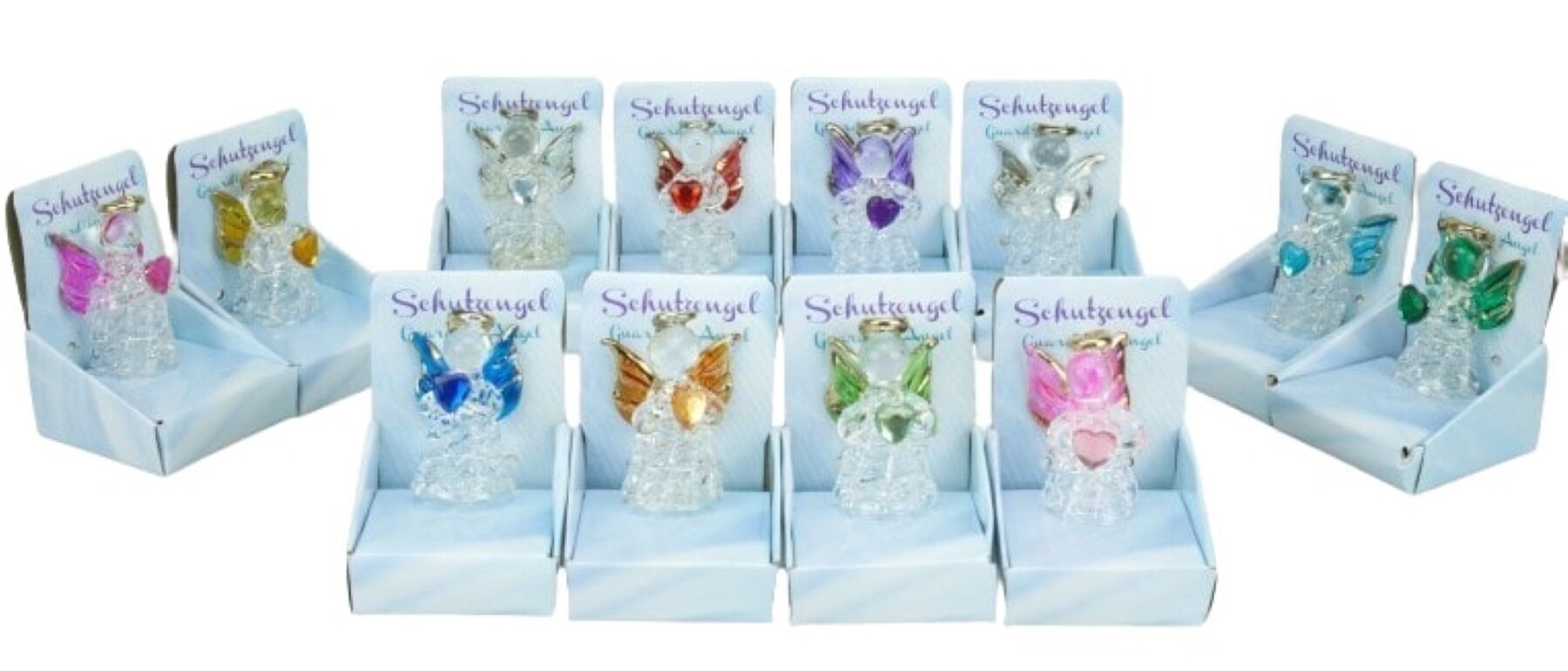 Angeli di vetro con cuori colorati in esposizione