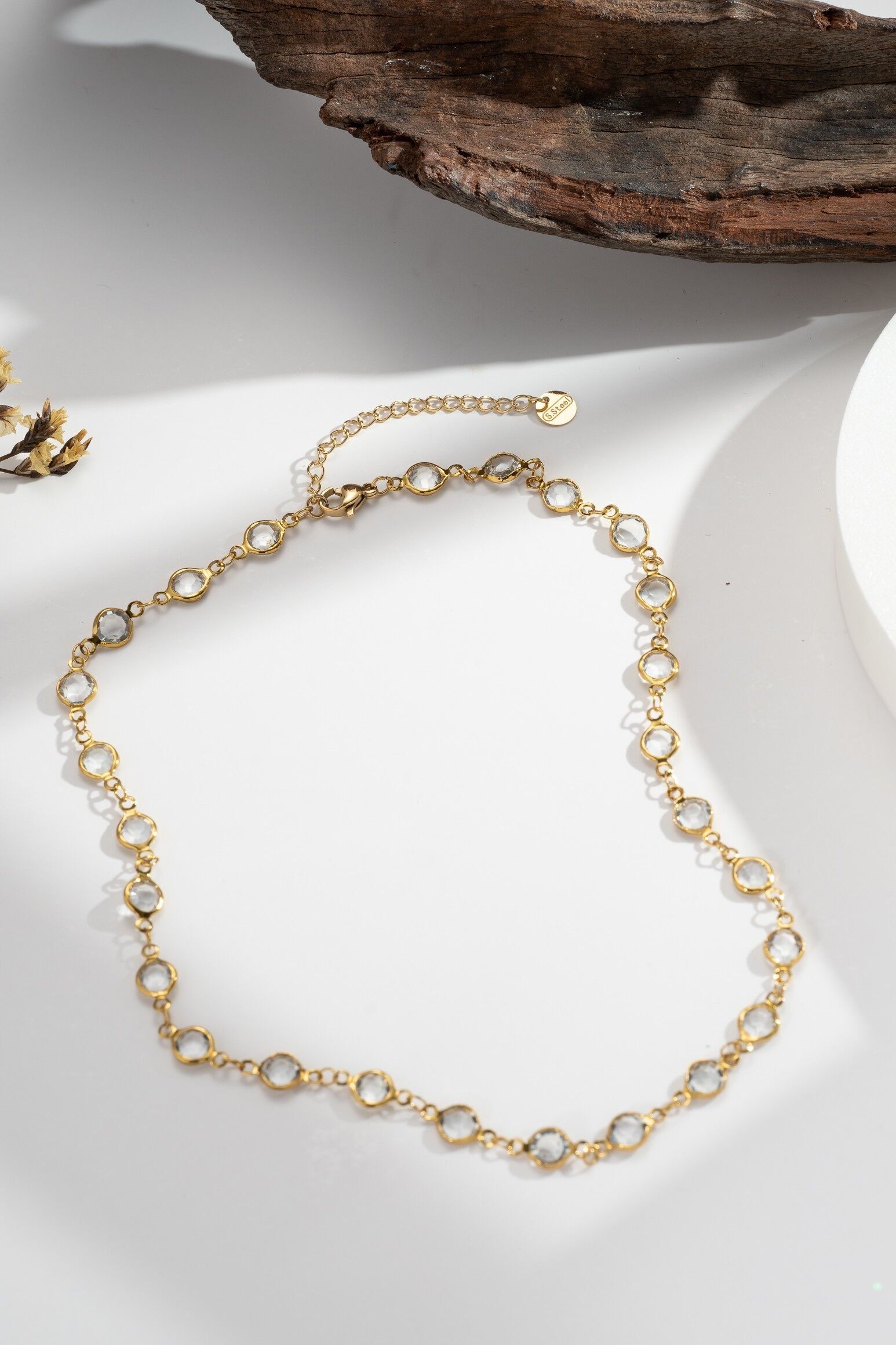 Gold-plated stainless steel necklace with chic round crystal tassels