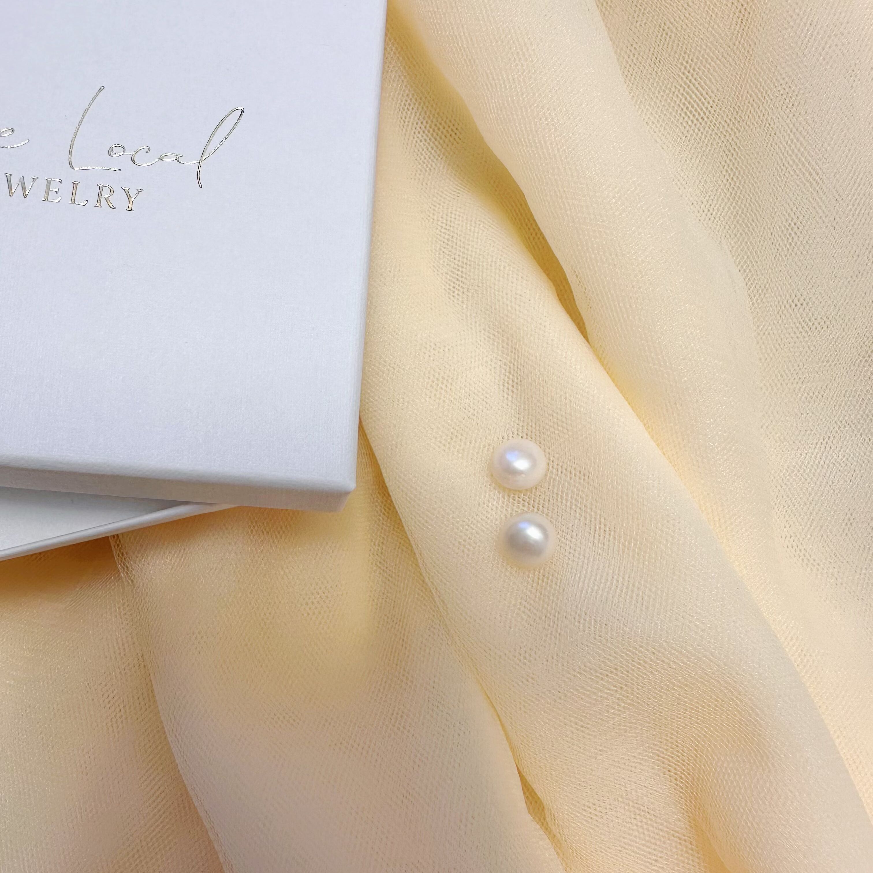 ÉLISE PEARL STUDS