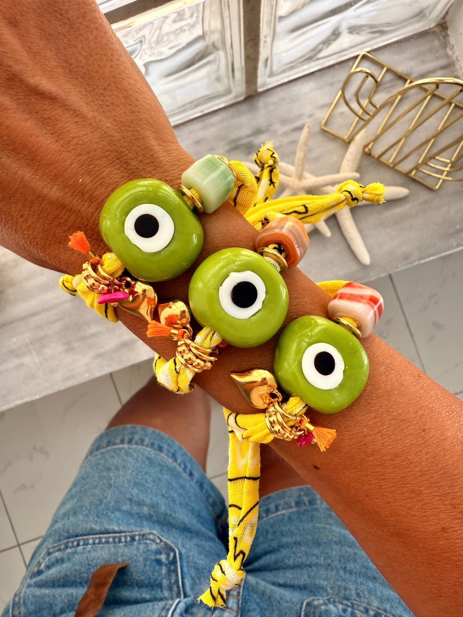 Pulsera de pañuelo amarillo con ojo de cristal color lima