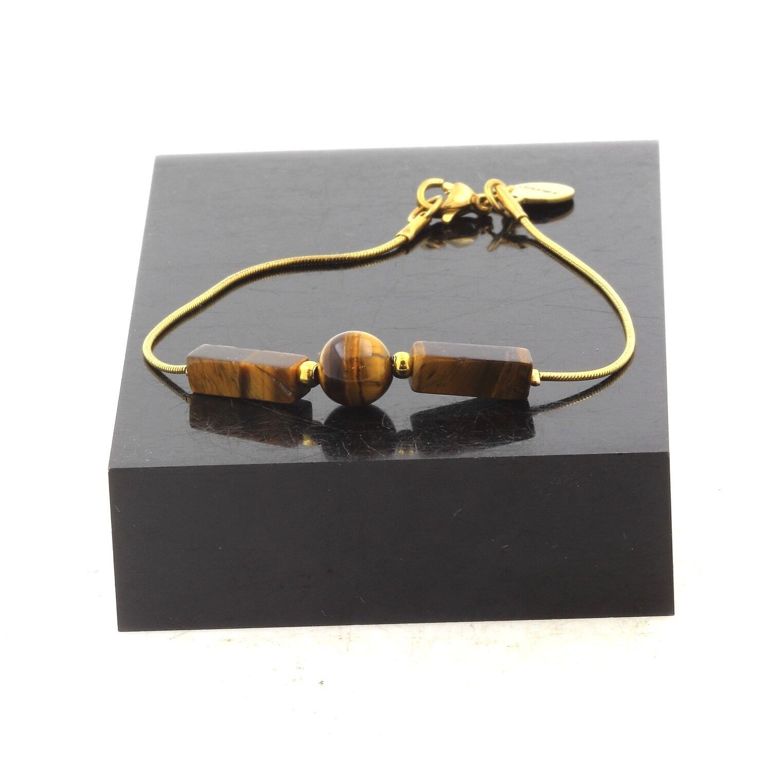 Vergoldetes Edelstahlarmband mit 1 runder Tigerauge-Perle (8 mm) + 2 rechteckigen Perlen (13 mm). Hergestellt in Frankreich