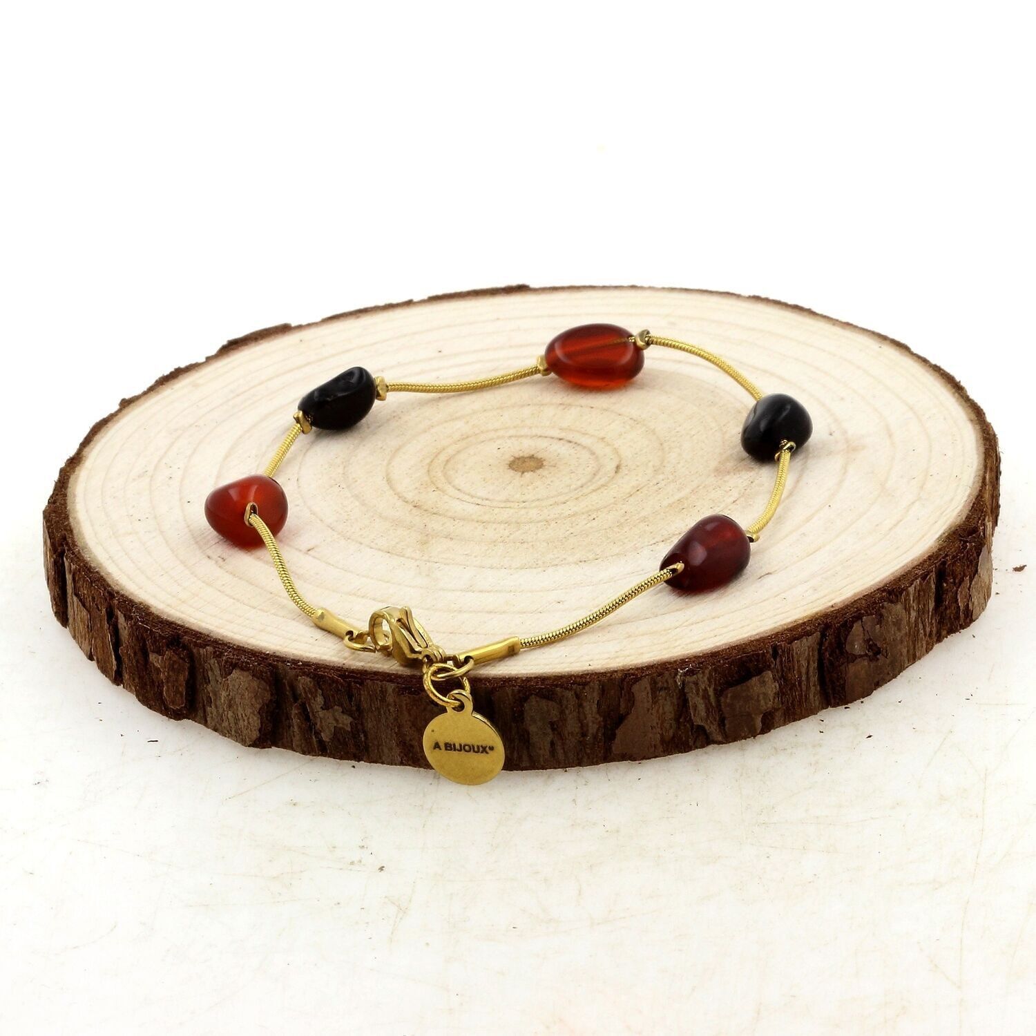 Vergoldetes Edelstahlarmband mit 5 roten Achat- und schwarzen Obsidianperlen. Hergestellt in Frankreich