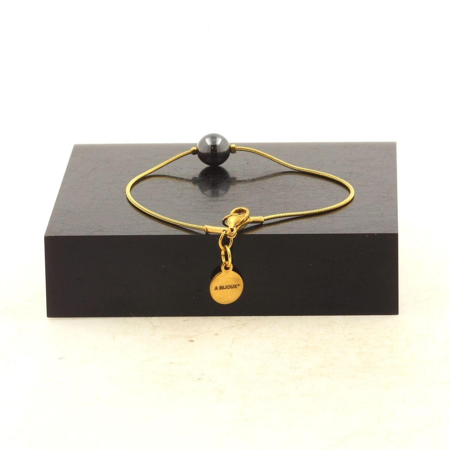 Bracciale in acciaio inossidabile placcato oro con 1 perla di ematite (8 mm). Fatto in Francia