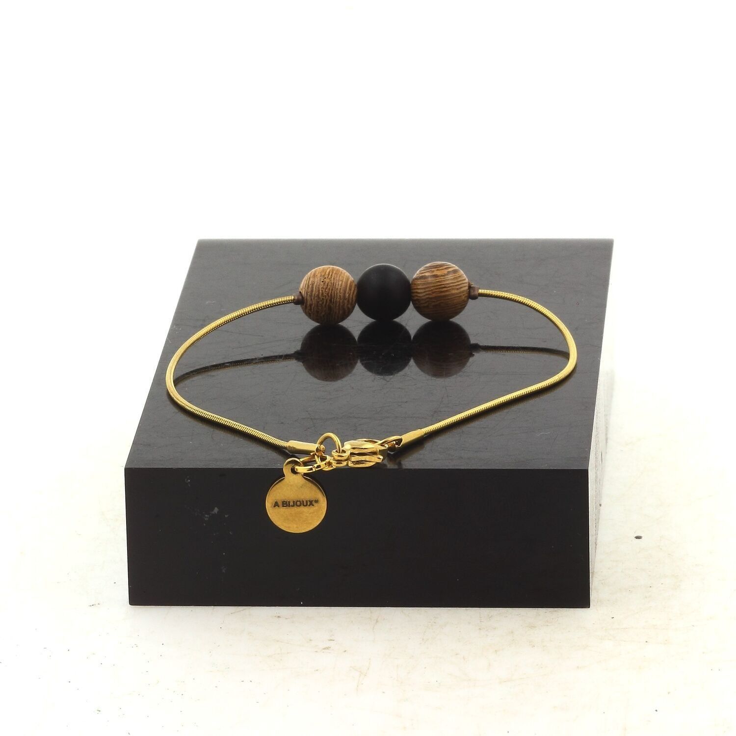 Bracciale in acciaio inossidabile placcato oro con 1 perla di onice nero opaco + legno da 8 mm. Fatto in Francia