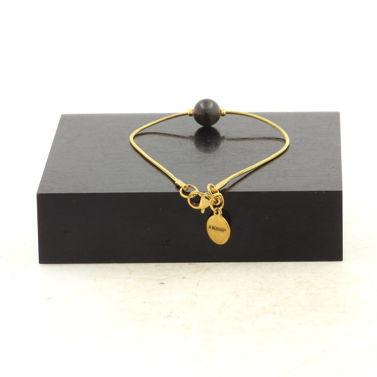 Bracciale in acciaio inossidabile placcato oro con 1 perla di zaffiro Mogok proveniente dalla Birmania, Myanmar. Grado 2A 8 mm. Fatto in Francia