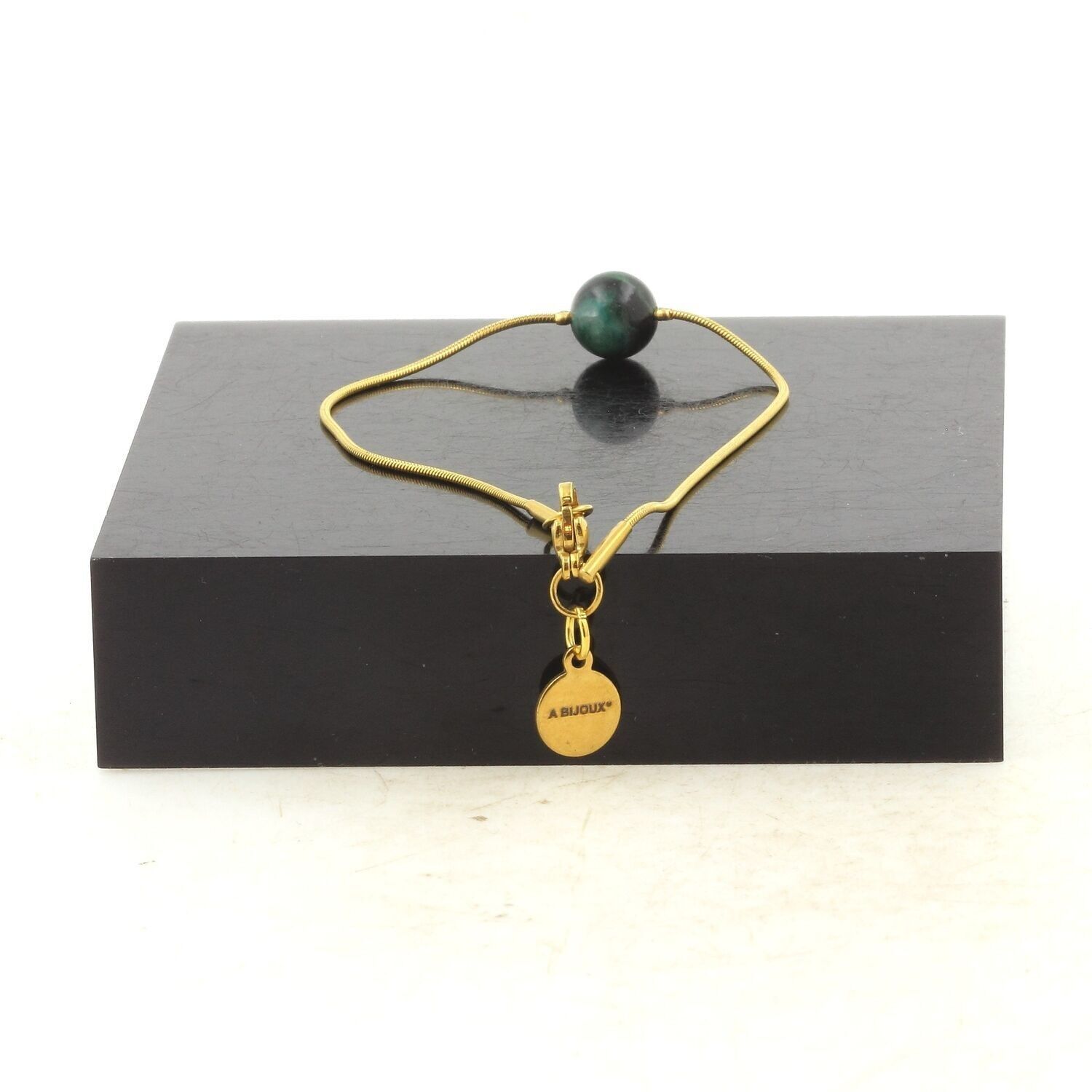 Bracciale in acciaio inossidabile placcato oro con 1 perla smeraldo dello Zambia, qualità 3A, 8 mm. Fatto in Francia