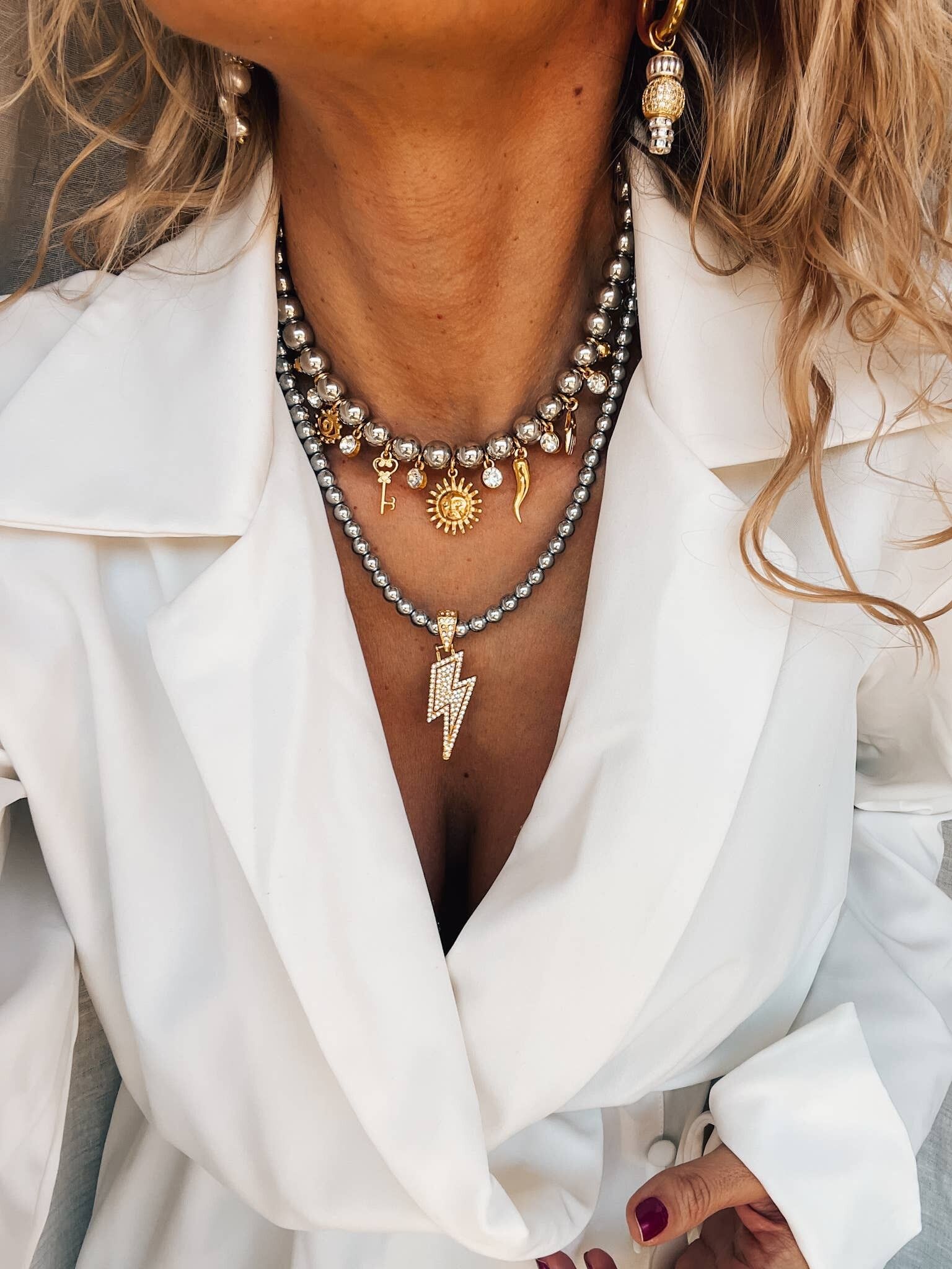 Collane con ciondoli e dettagli in argento e oro