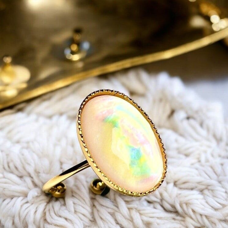 Bague "NACRE PAISIBLE" dorée or fin avec cabochon de nacre