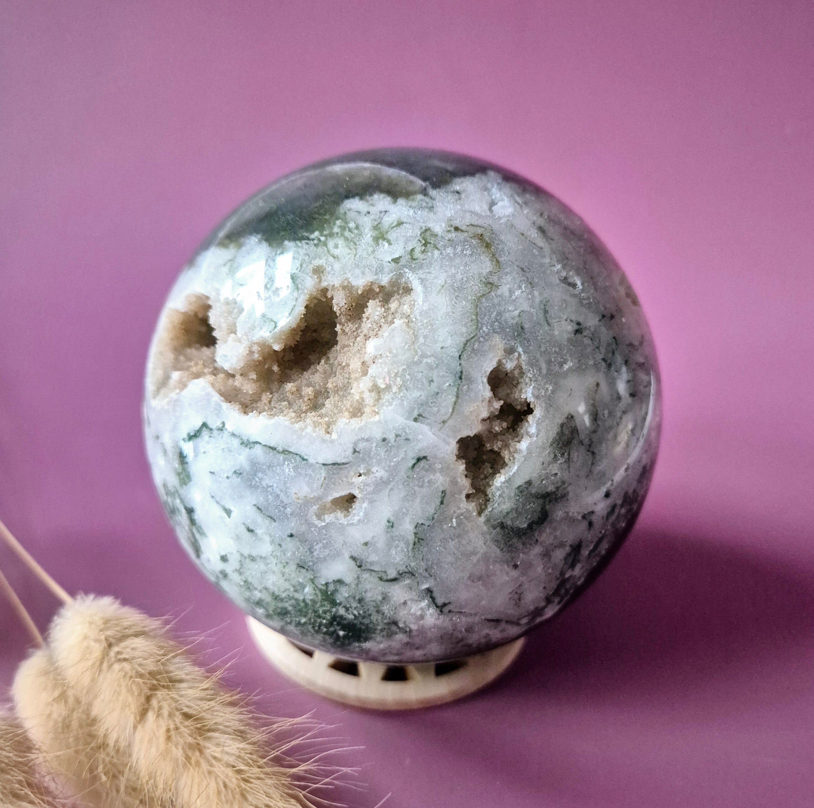 Boule de géode druzy en agate mousse, 90 mm, 961 g