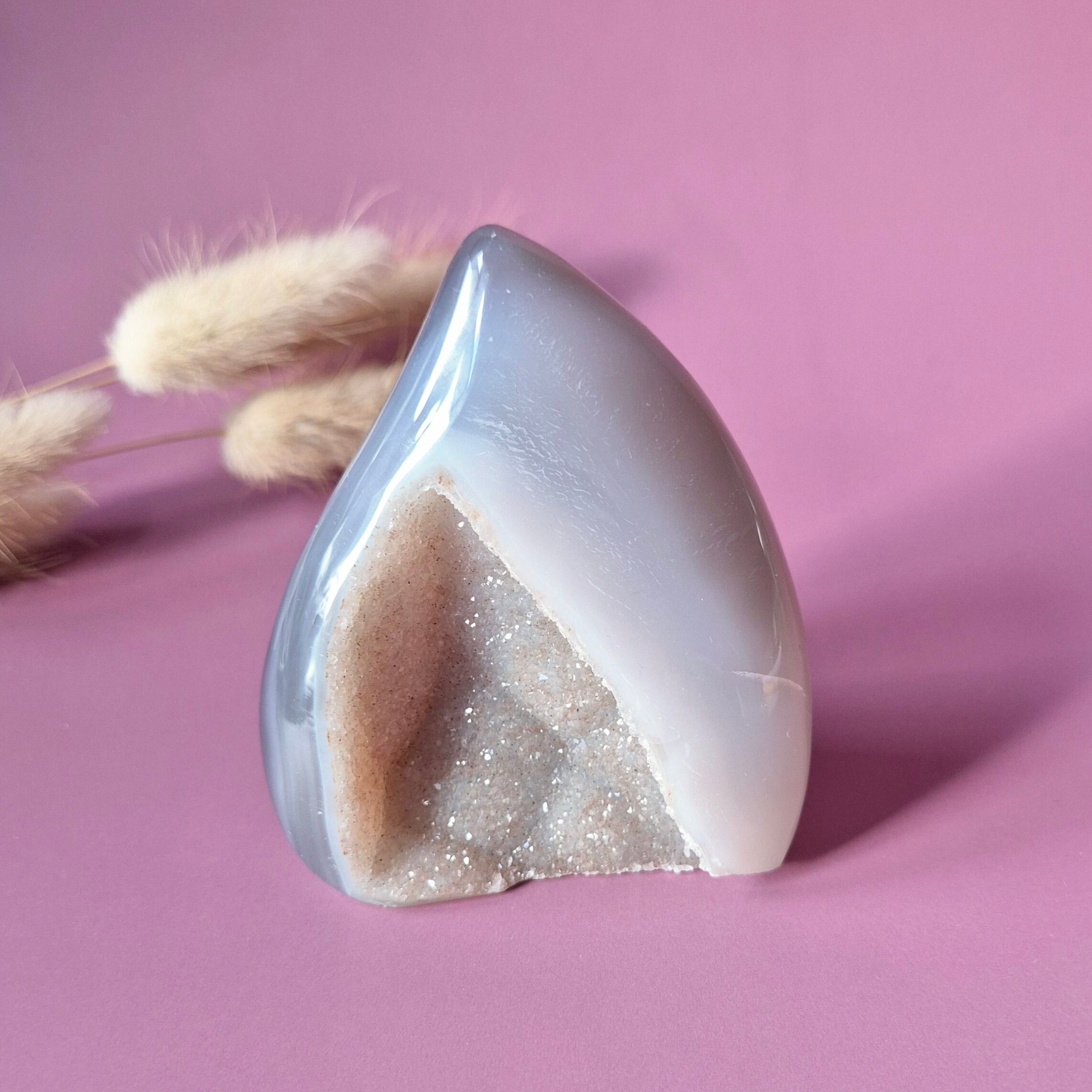 Cristallo di pietra preziosa a goccia/fiamma in agata grigia drusa - n. 38 212 g.