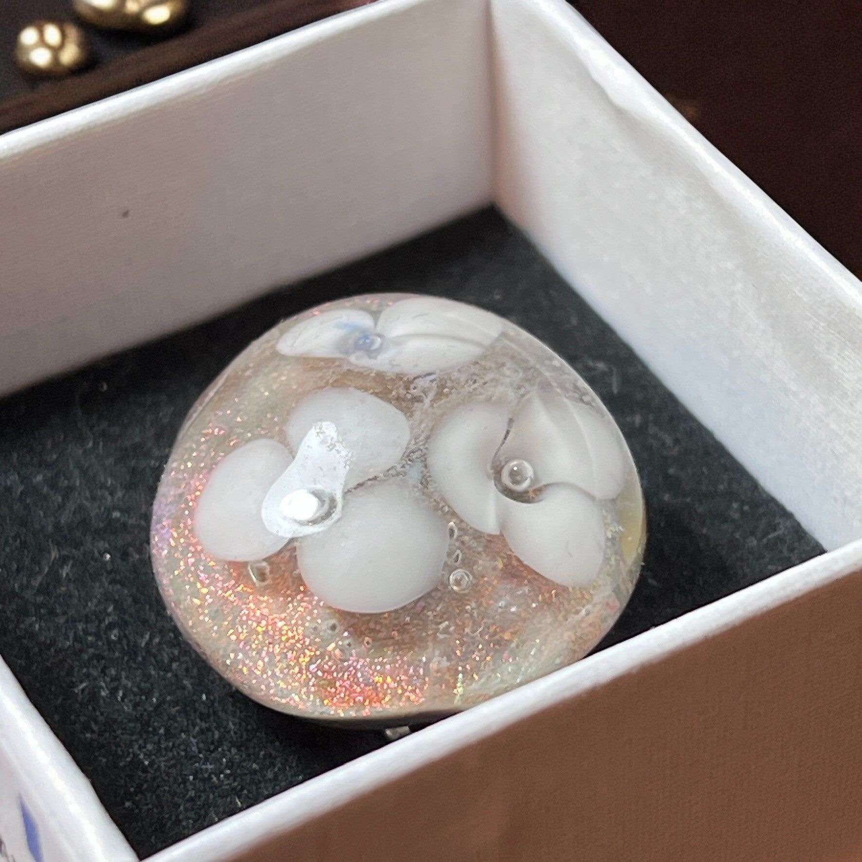 Saldi - Anello cabochon in vetro lavorato a lume