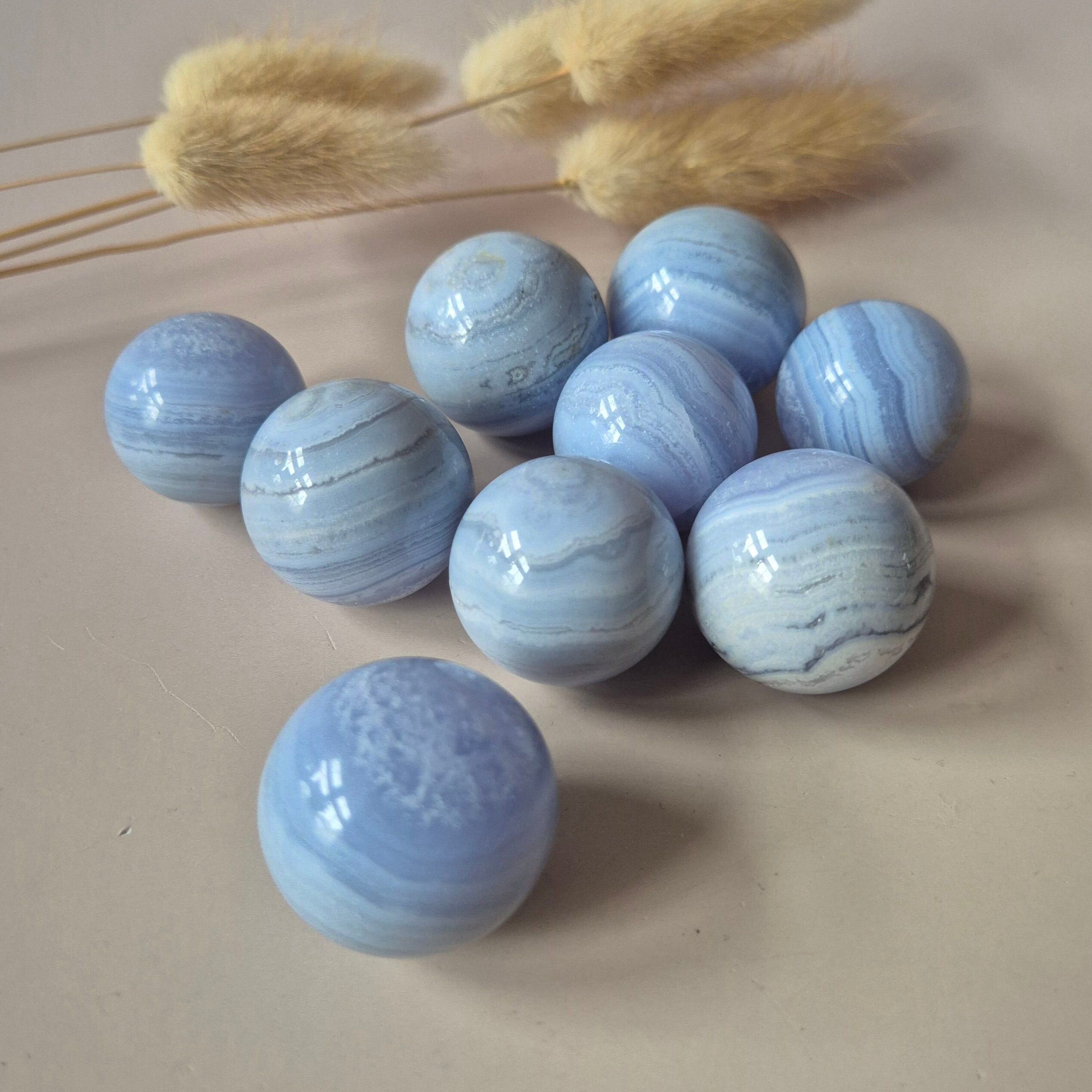 Bola de cristal de ágata de encaje azul (3–4 cm) Esfera de piedra preciosa - Calma • Comunicación suave • Paz interior