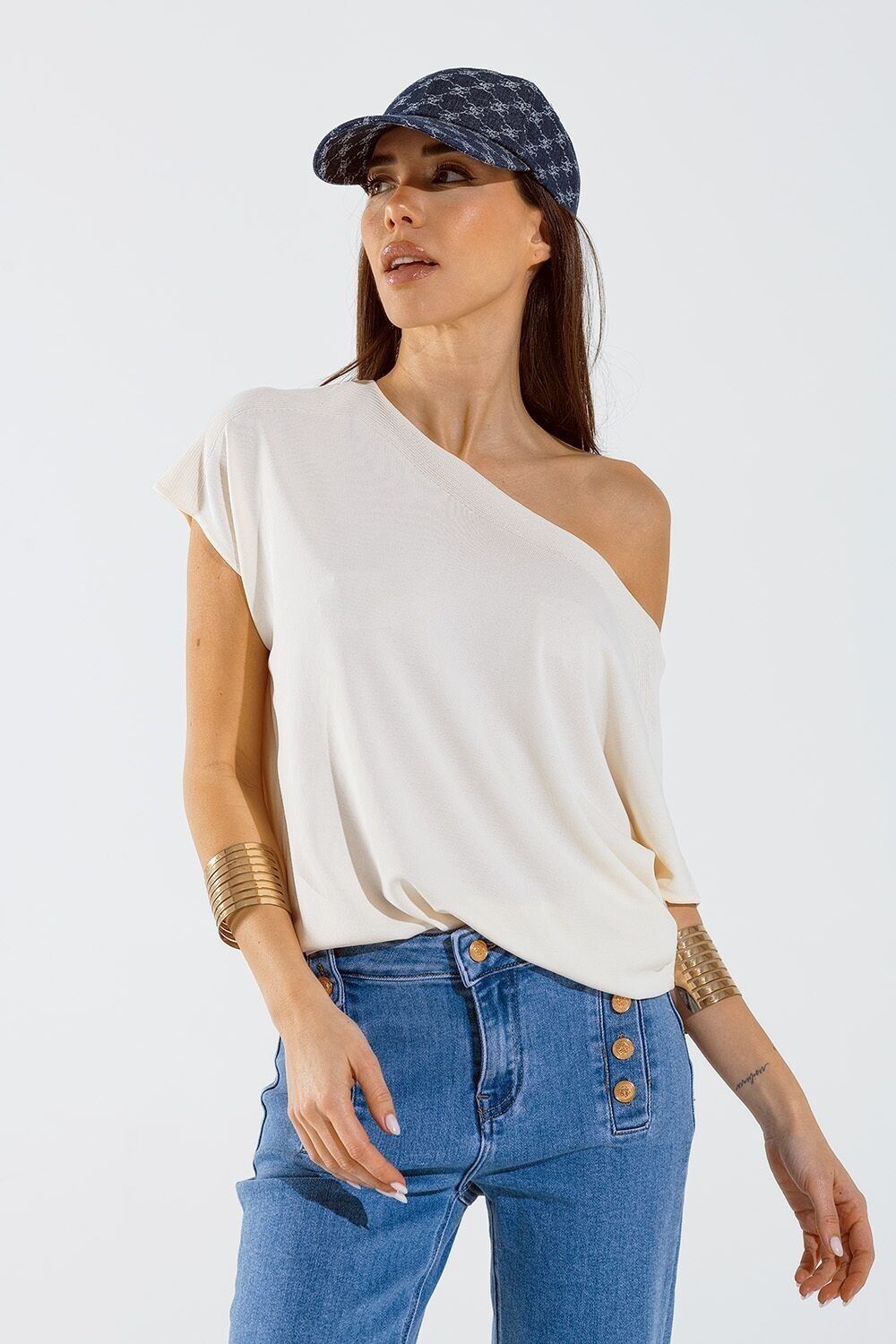 Maglione comodo beige con scollo a barchetta