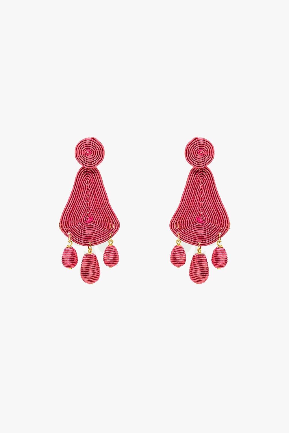 Orecchini in rafia a goccia con perle ovali in fucsia