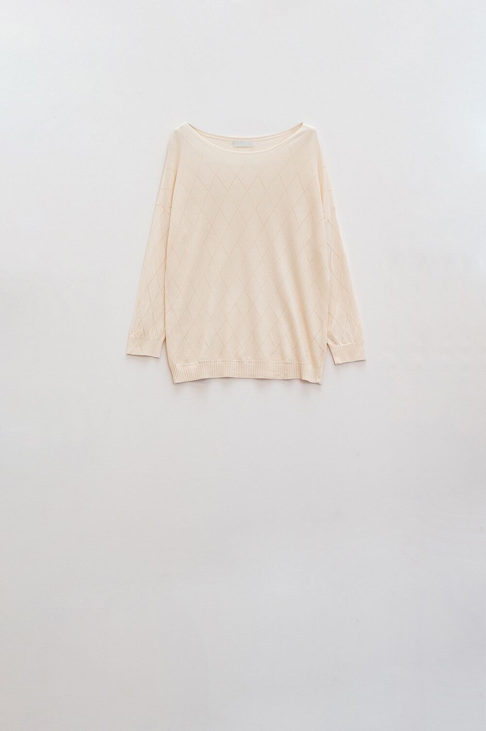 Beige sweater in argyle print with boat neck