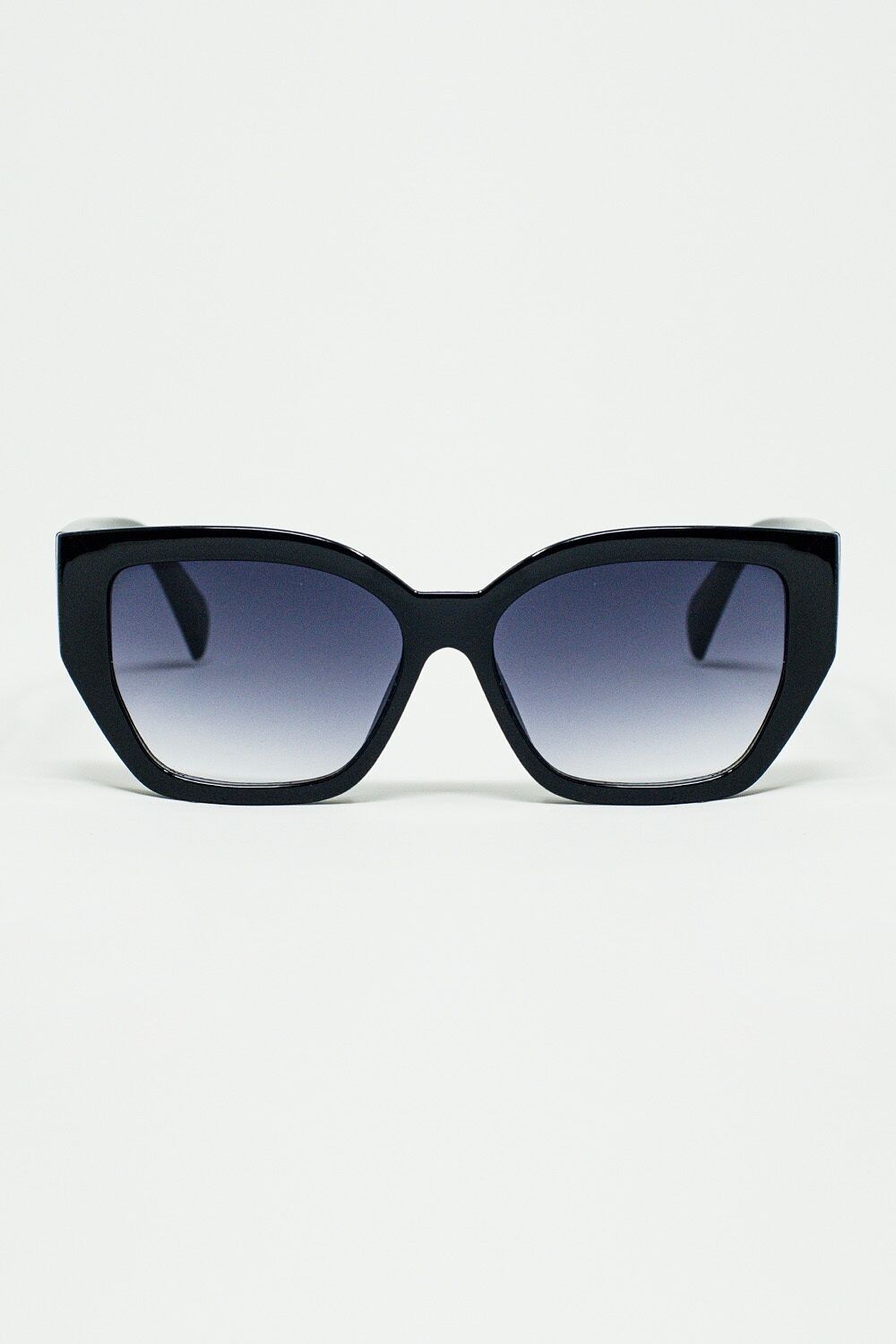 occhiali da sole neri spessi geometrici con lenti sfumate