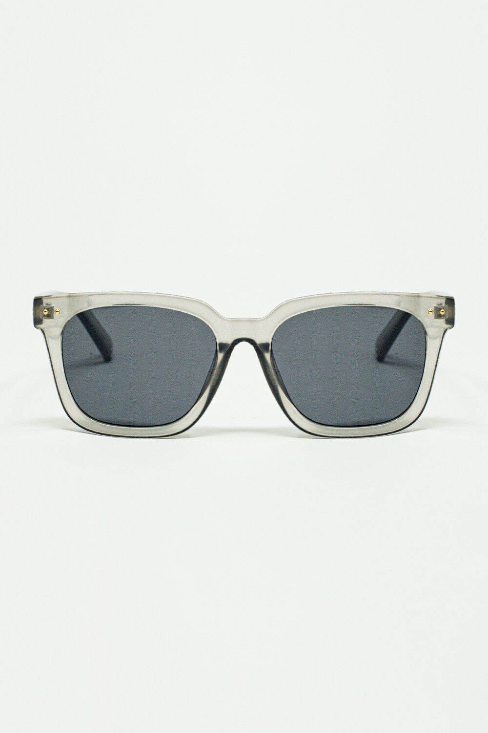 occhiali da sole con montatura quadrata smussata in grigio