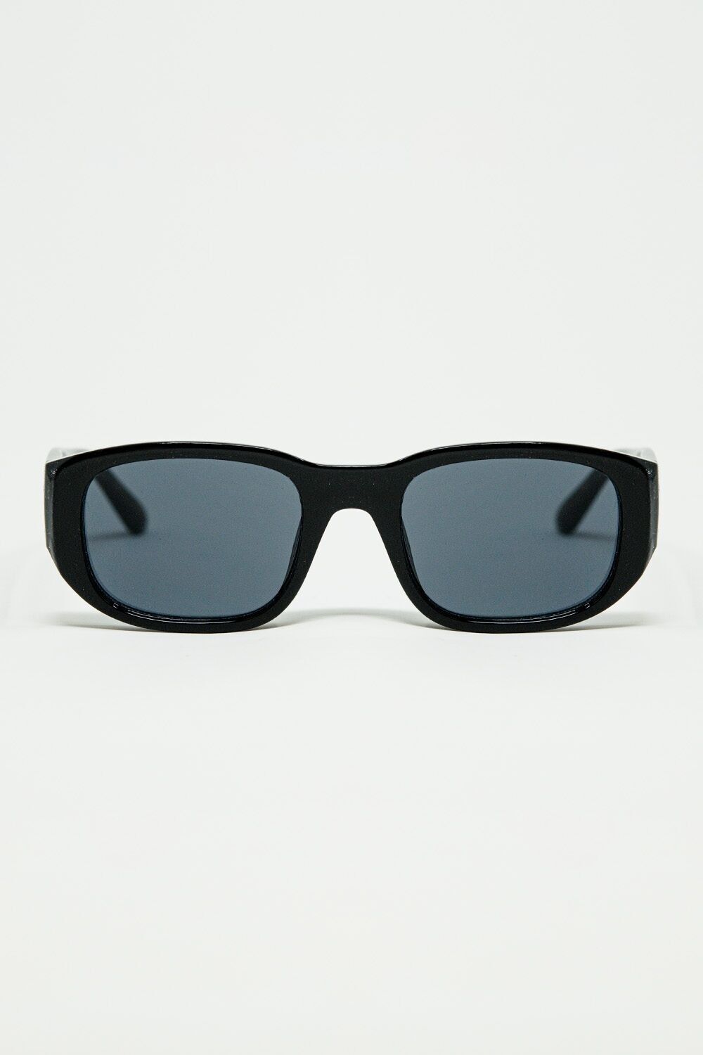 Occhiali da sole ovali con montatura trasparente lucida in nero