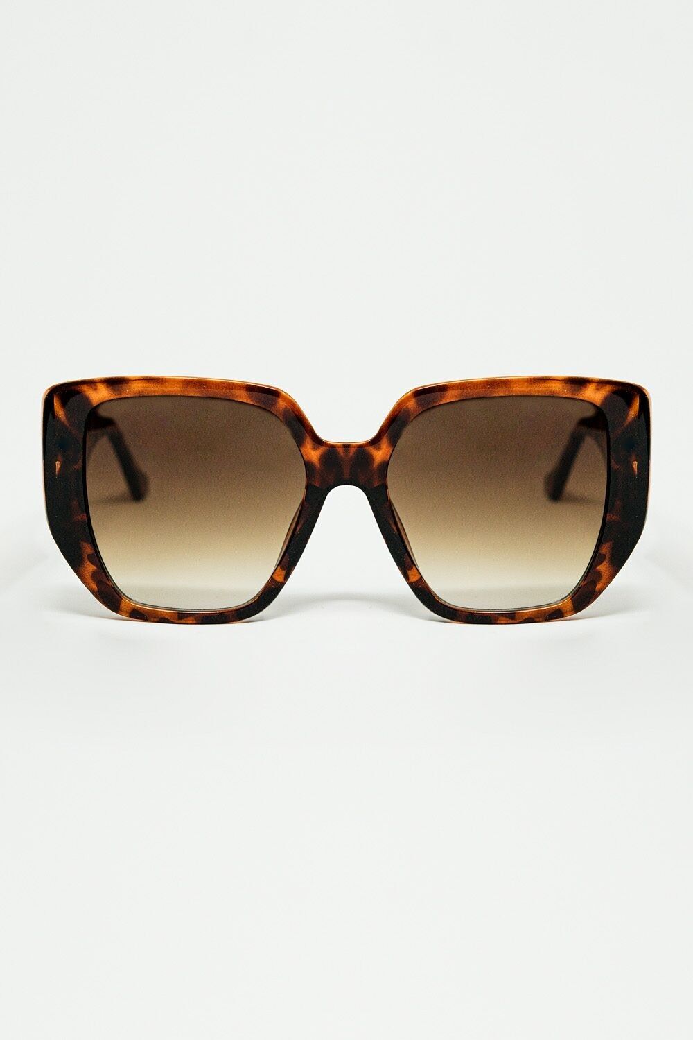 Occhiali da sole marroni in stile pin-up con design geometrico e occhi di gatto