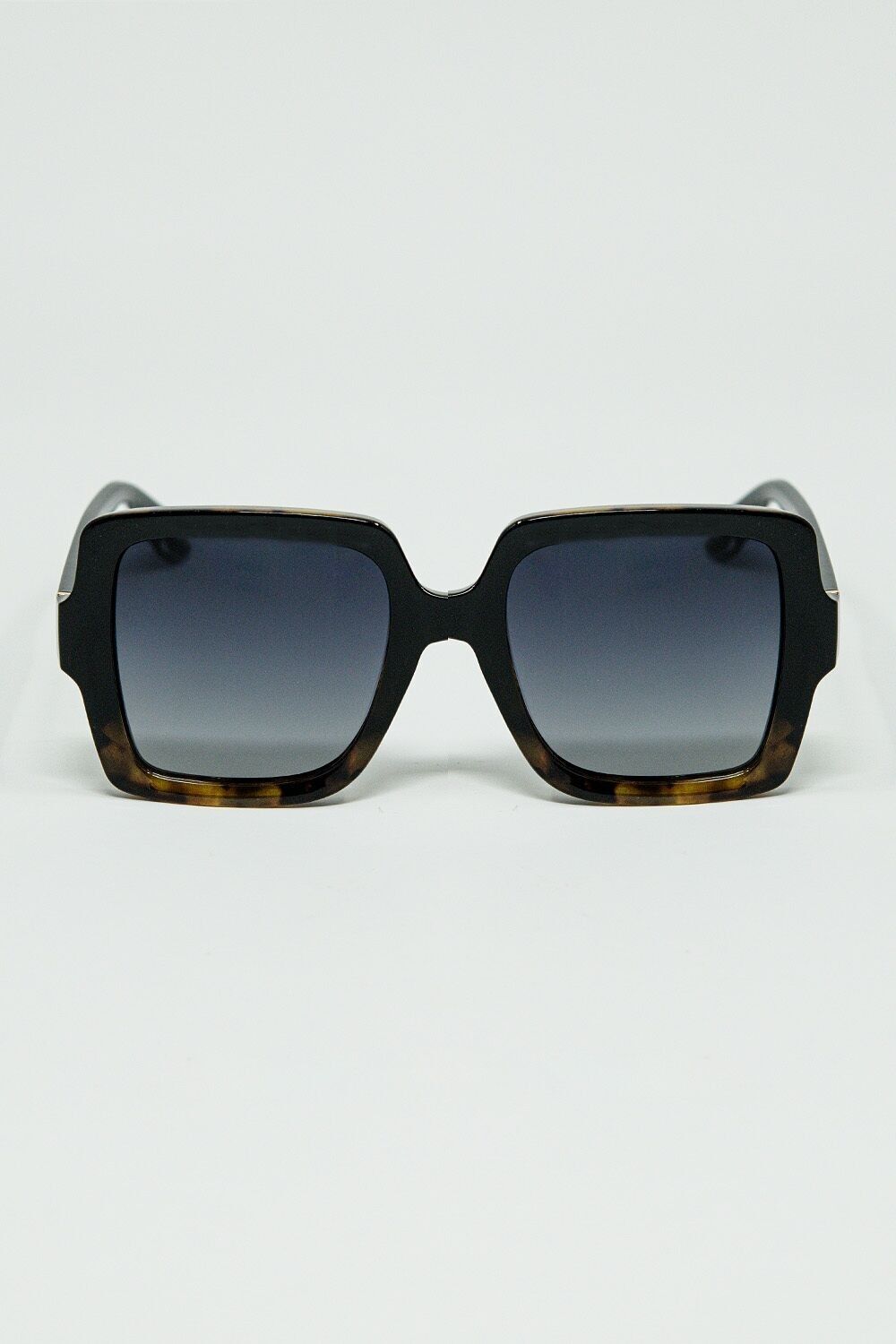 Sunglasses with a gradient print frame and black temples
