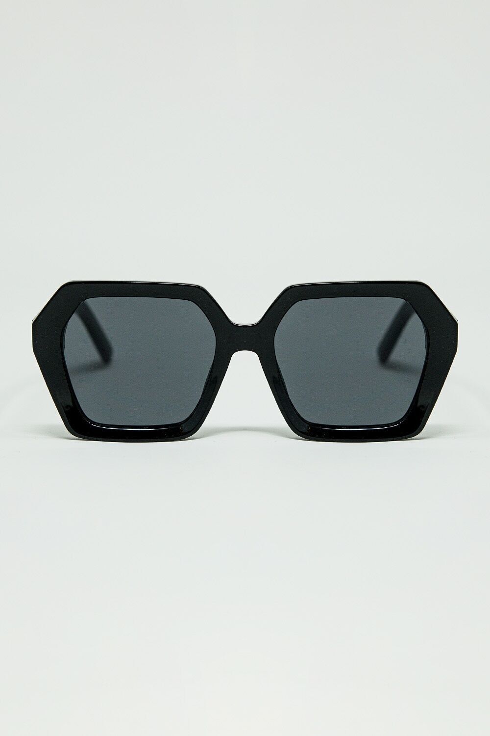 Sunglasses with geometric frames in black