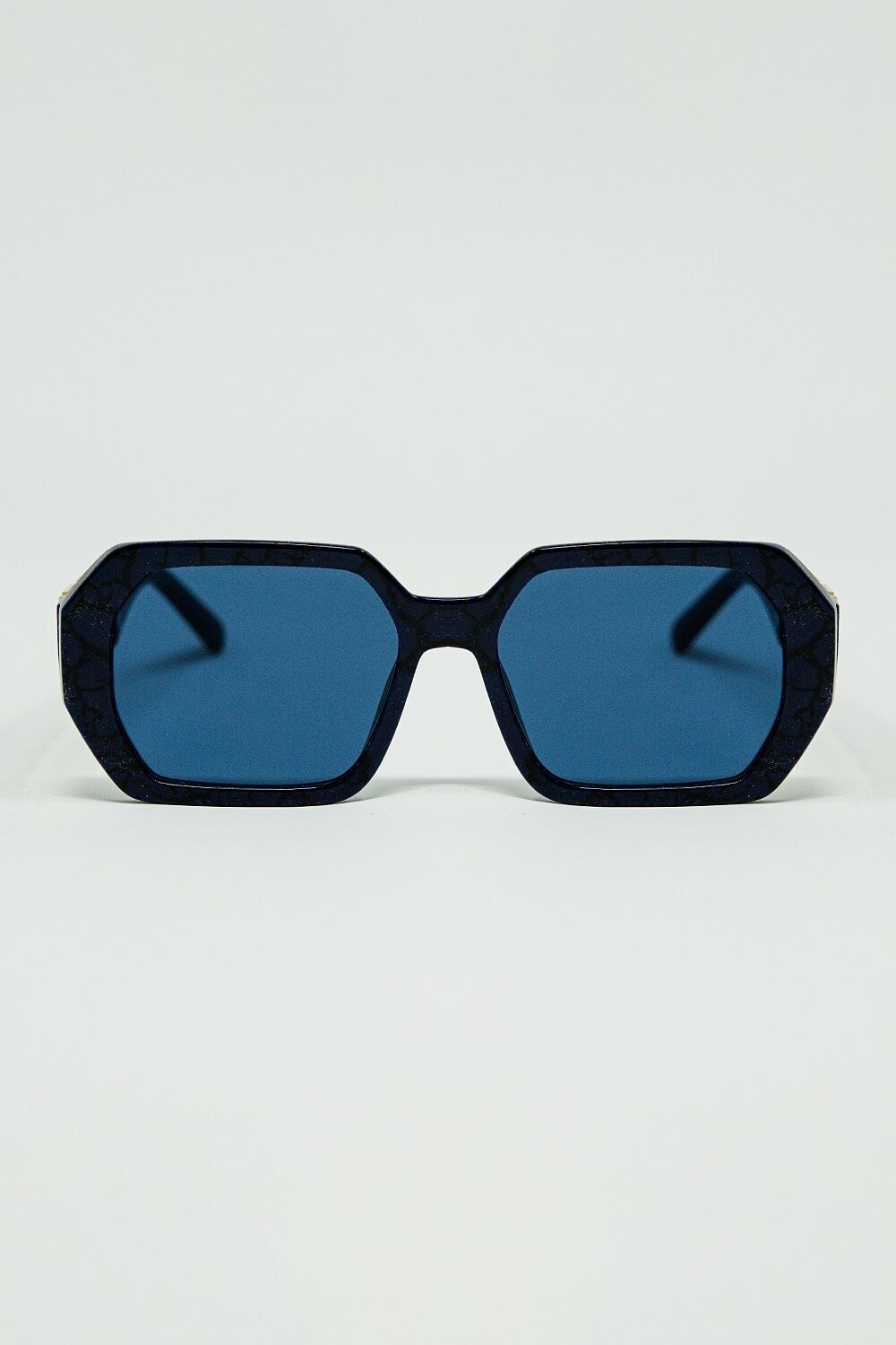 Occhiali da sole a forma di diamante in nero con lenti blu intenso