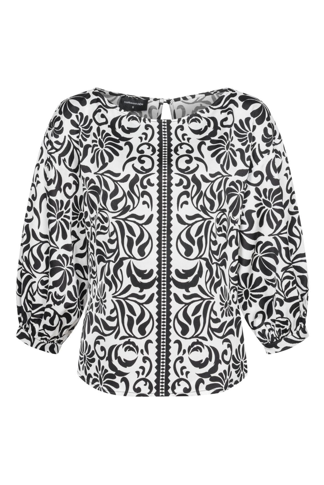 Blusa blanca y negra con adornos