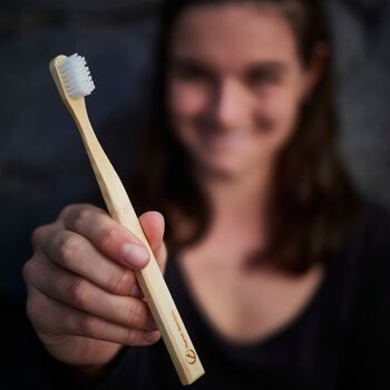 Brosse à dents en bambou adulte - Unique (blanc // souple) 3