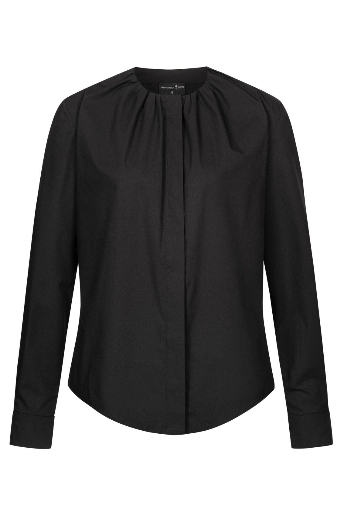 Blusa negra con cuello redondo