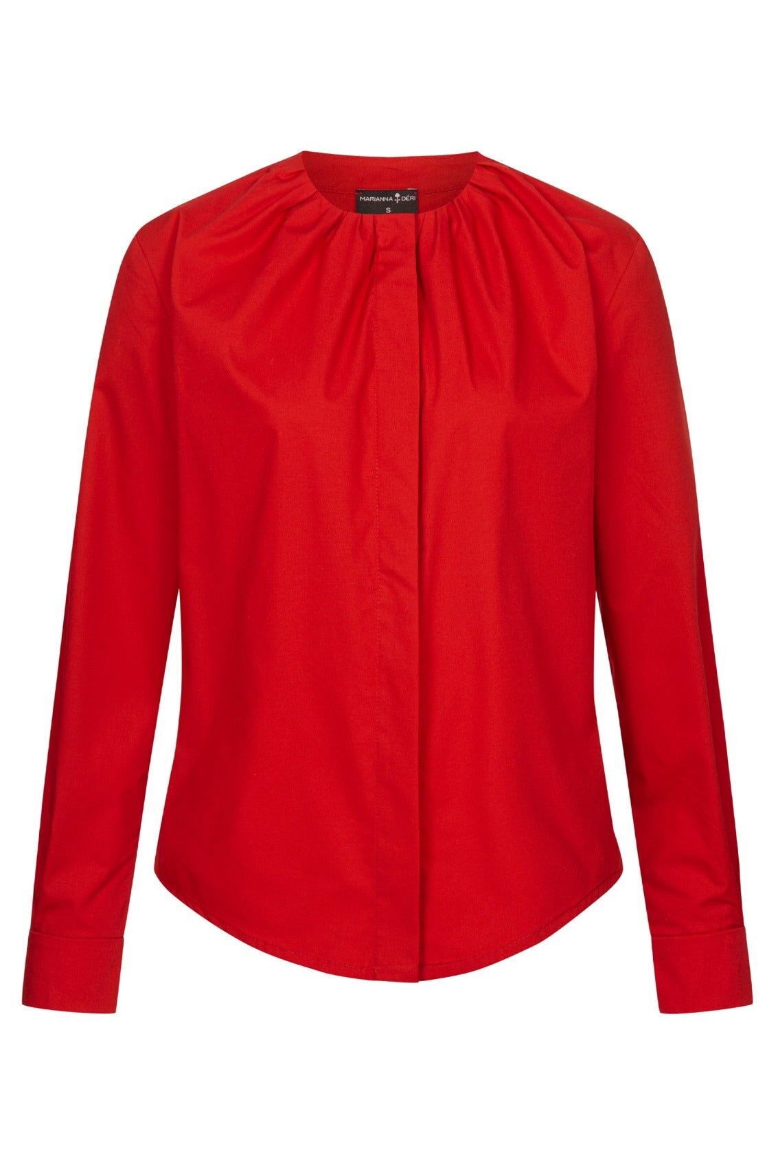 Blusa roja con cuello redondo