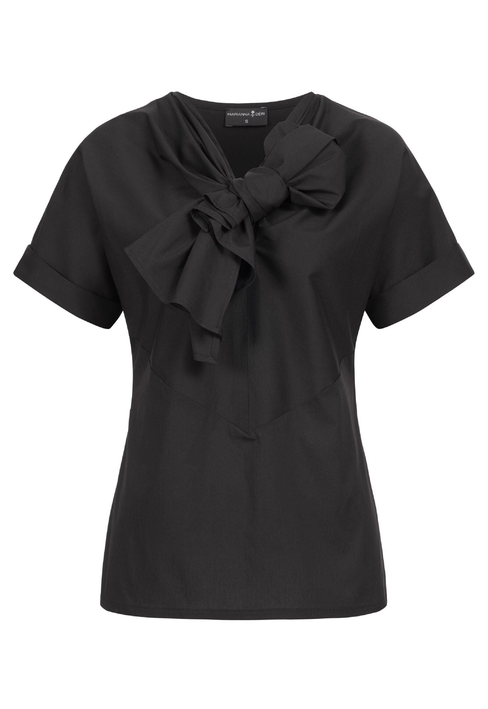 Blusa negra con lazo